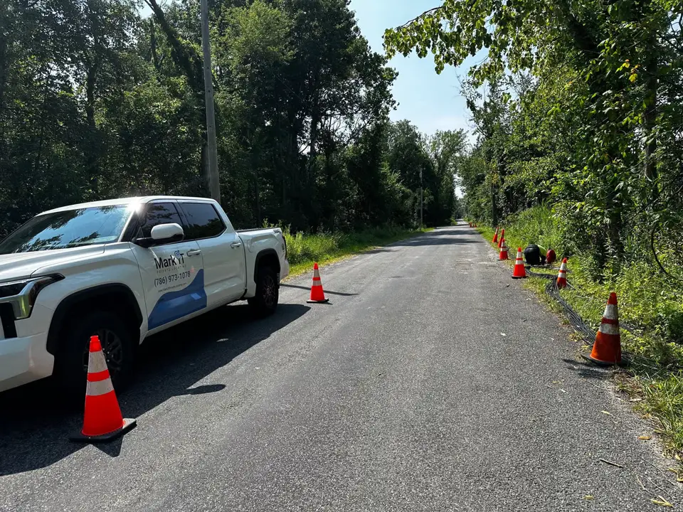 Mark It Private Locating service vehicle arriving at a utility locating project area